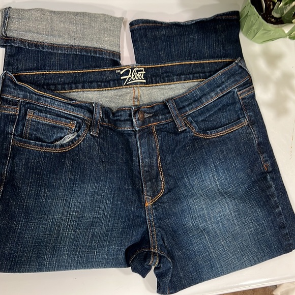 3/$15 SALE Old Navy The Flirt Cropped Jeans- size 8 - Picture 3 of 5